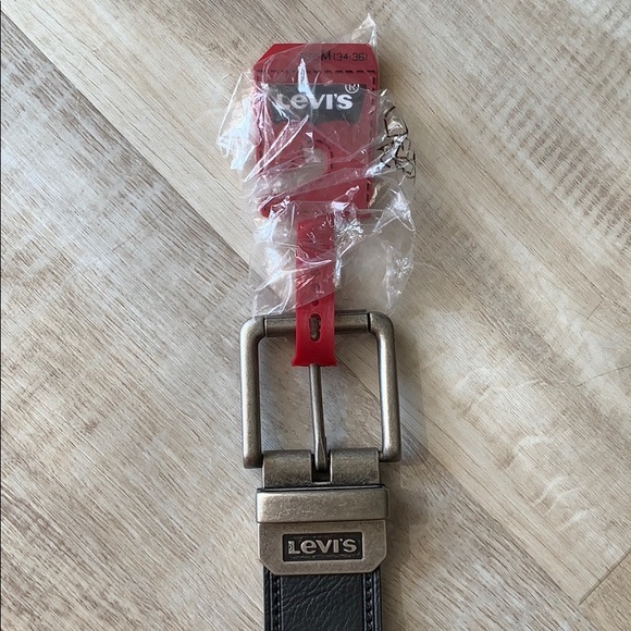 Levi’s Black/Brown Reversible Leather Belt - Picture 2 of 4